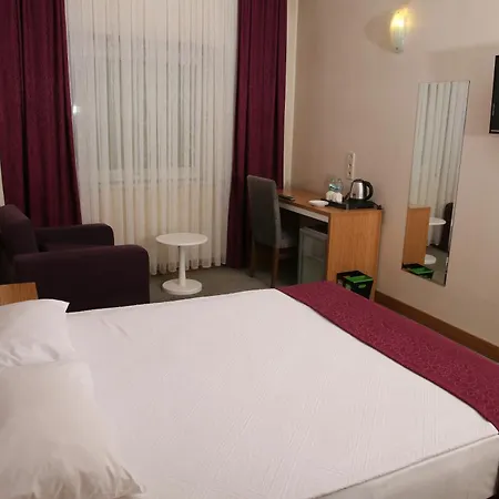 Pelora Hotel 3*