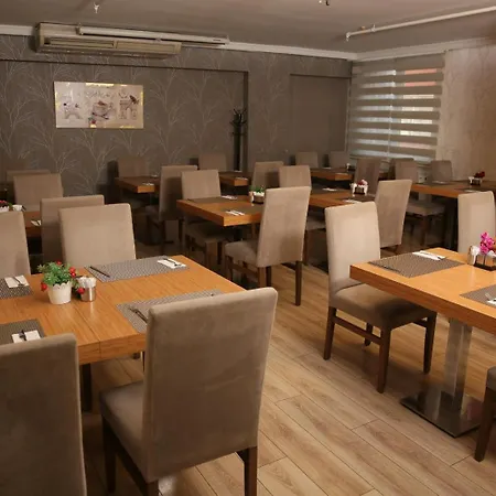 Hotel Pelora 3*